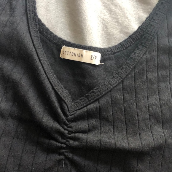 Cute little tank top - Picture 2 of 2